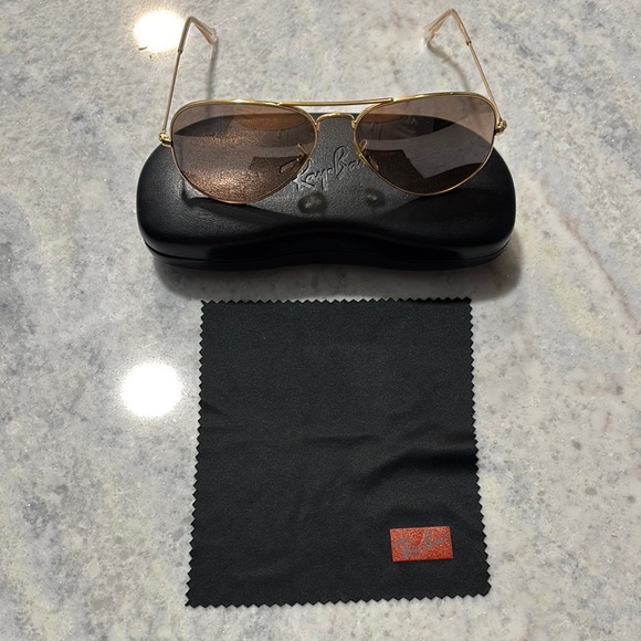 Ray-Ban Aviator Sunglasses with Case - Picture 5 of 16